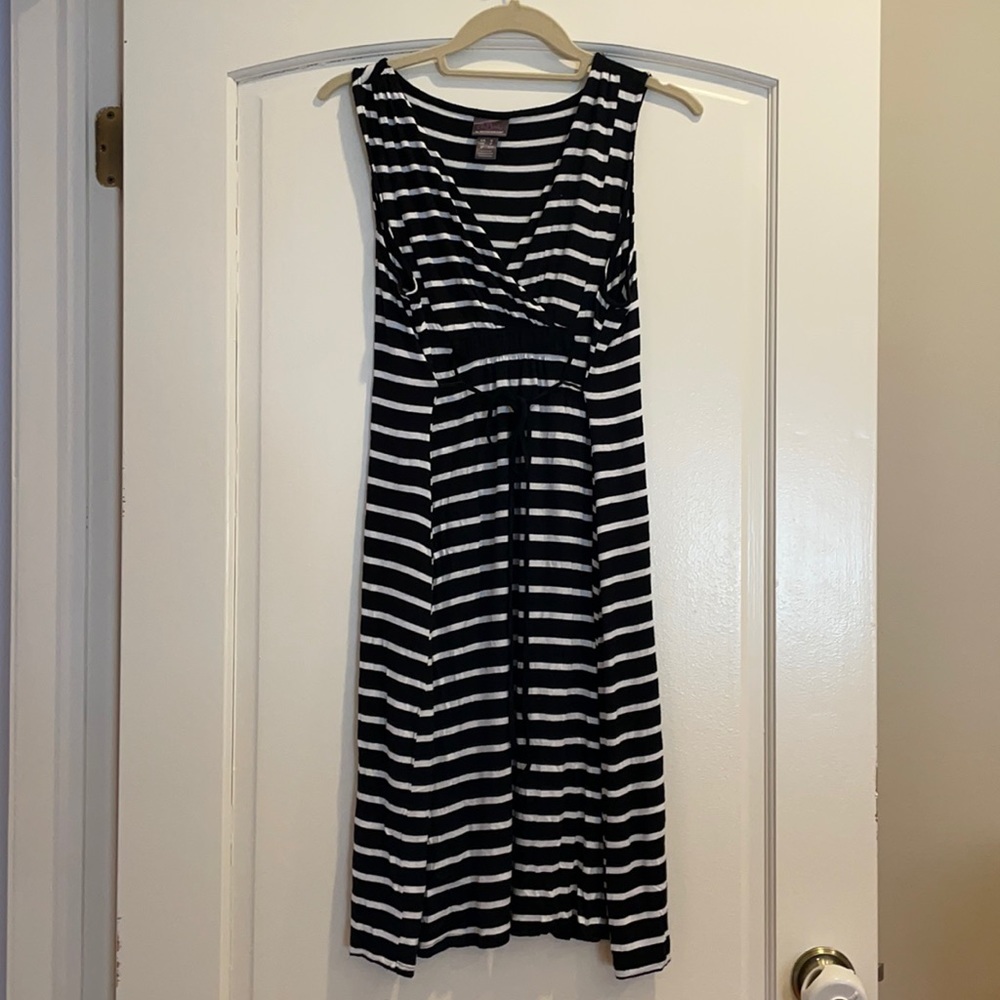 Oh Baby by Motherhood Black and white nursing dress